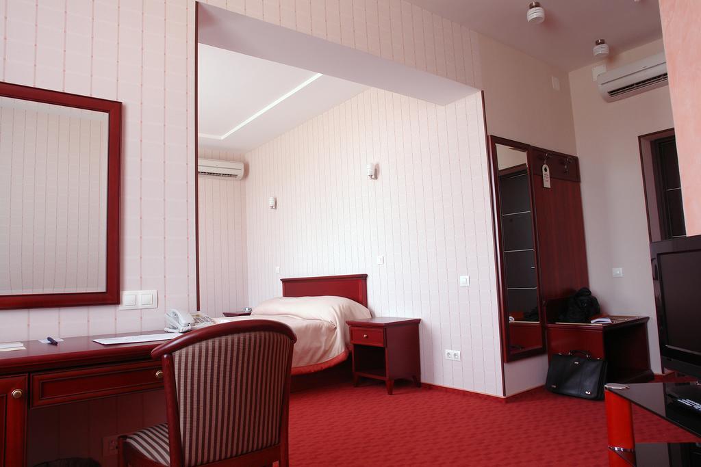 Victoria Hotel Kharkiv Room photo